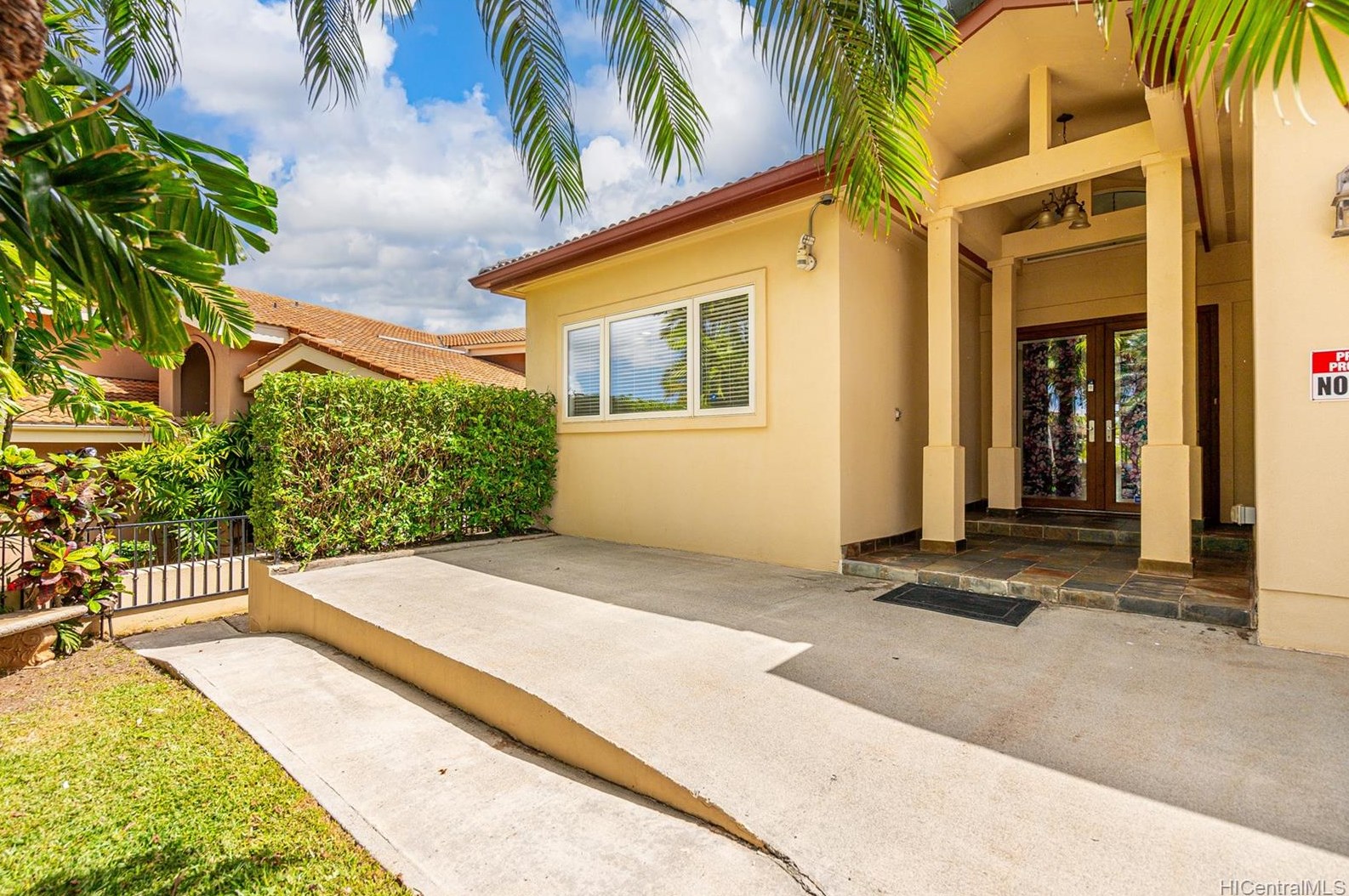 921277 Hauone St, Kapolei, HI 96707