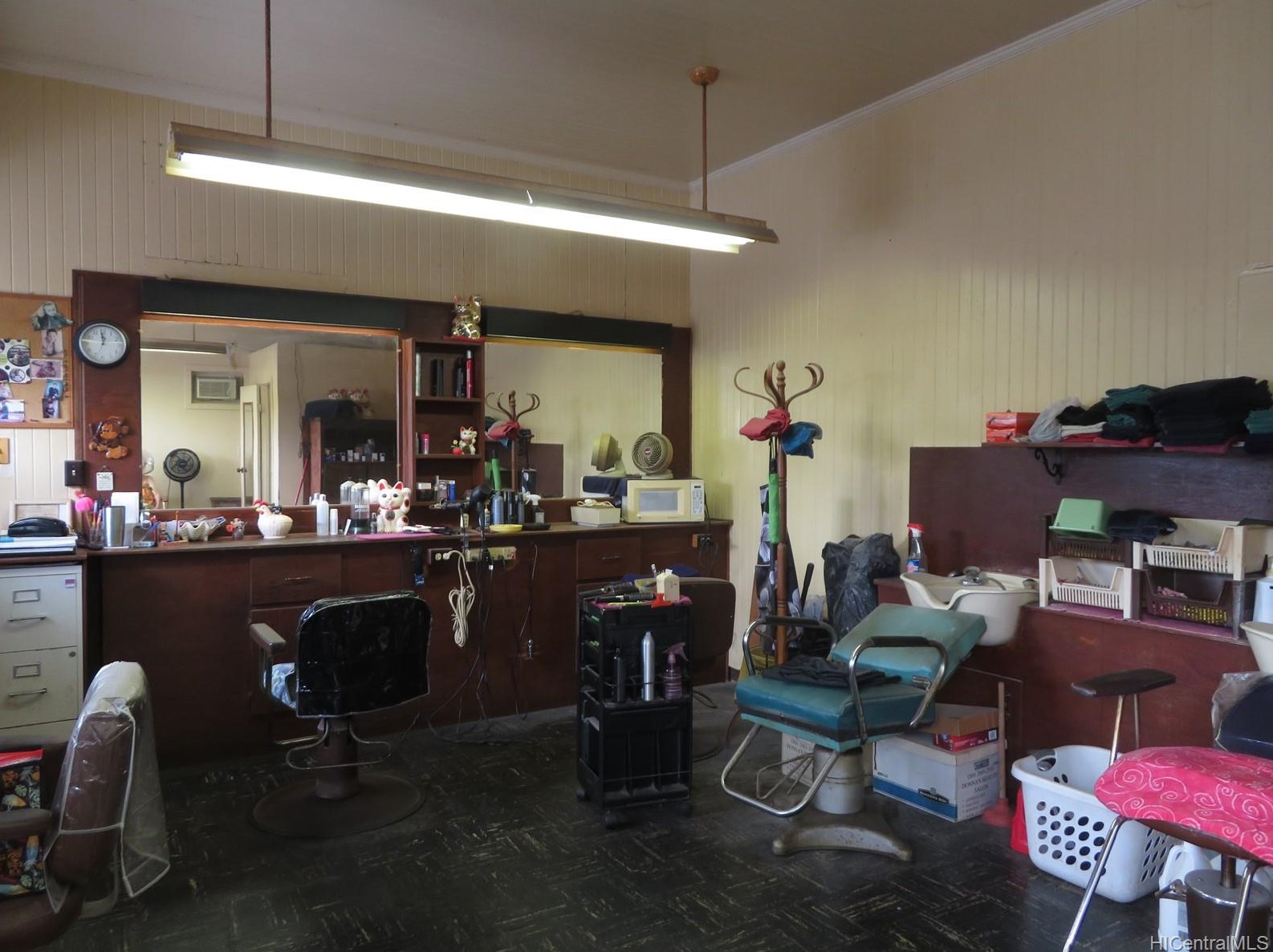 247 California Ave, Wahiawa, HI 96786-1654
