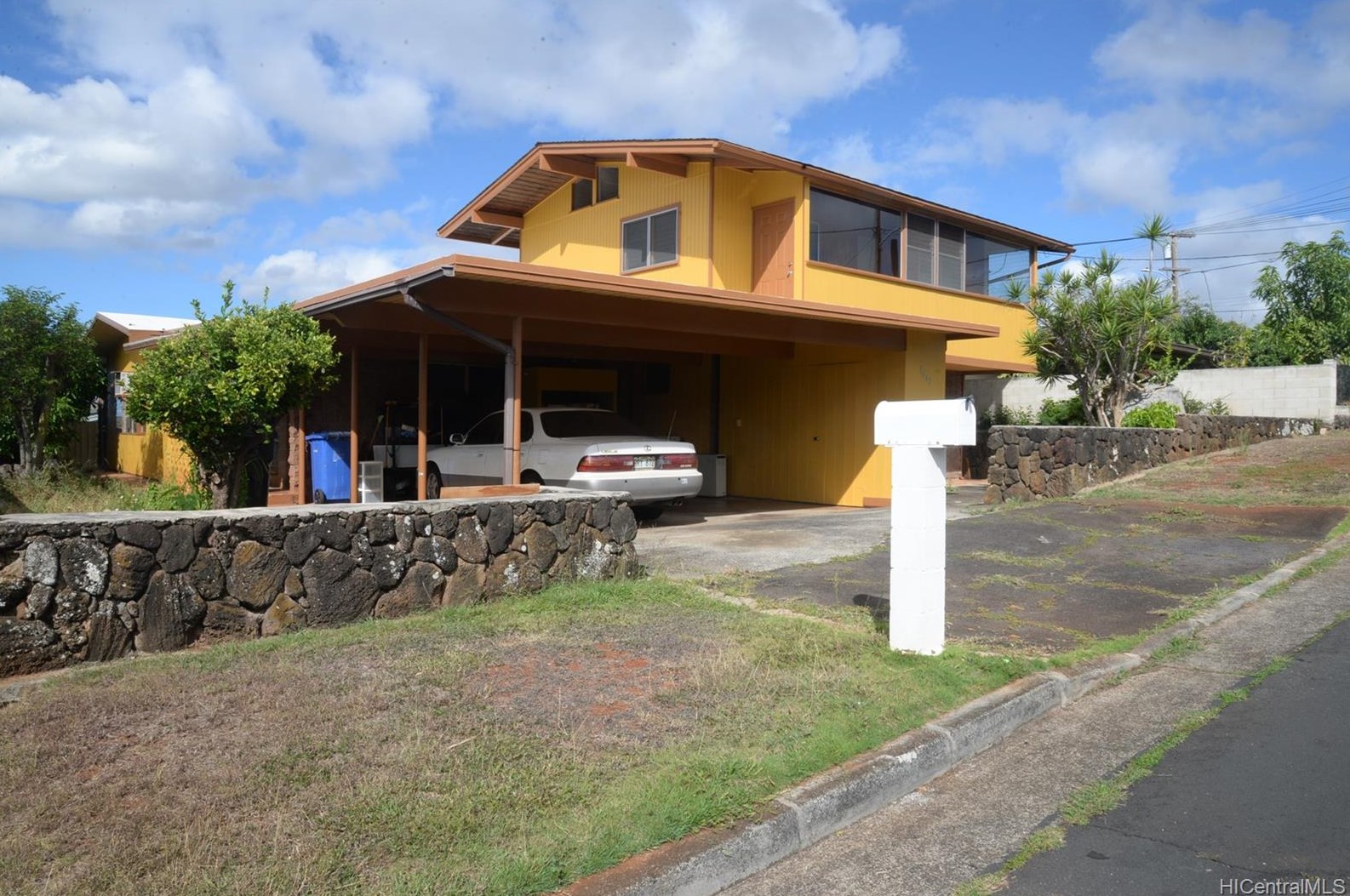 1645 Kaleilani St, Pearl City, HI 96782-2045