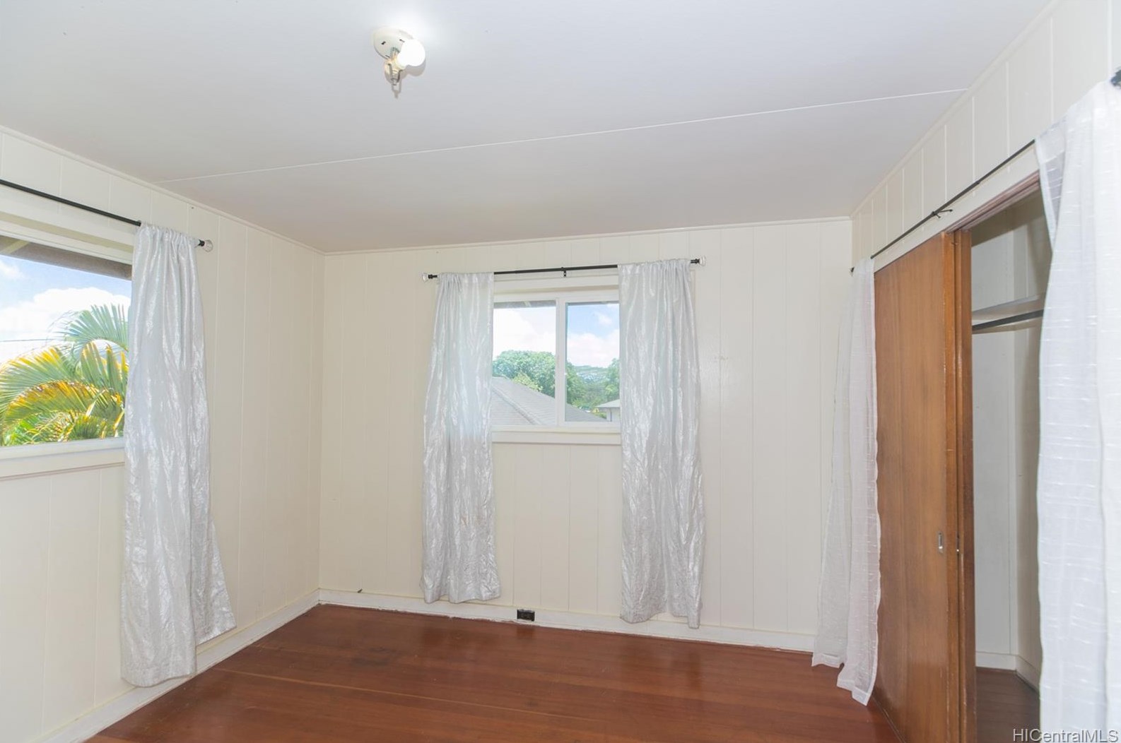 279 Valley Ave, Wahiawa HI  96786-2427 exterior