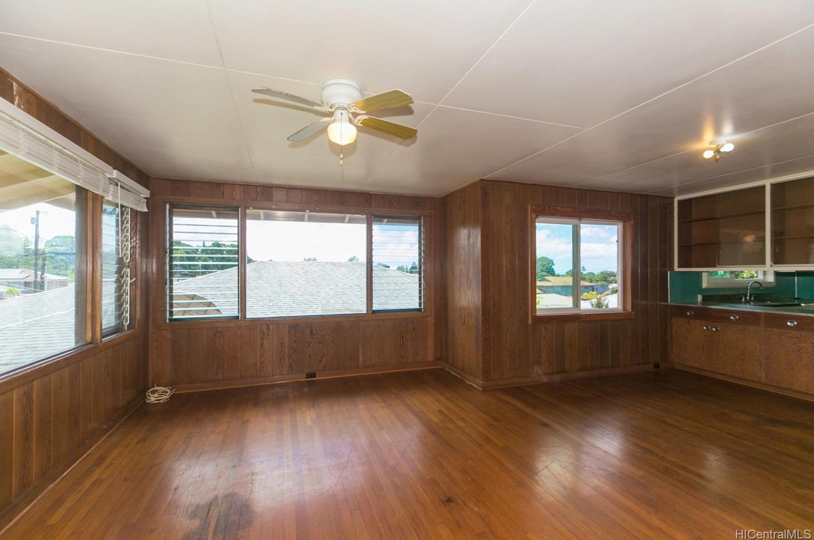 279 Valley Ave, Wahiawa, HI 96786-2427