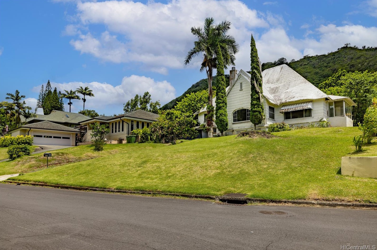 3336 Kahawalu Dr, Honolulu HI  96817-1074 exterior