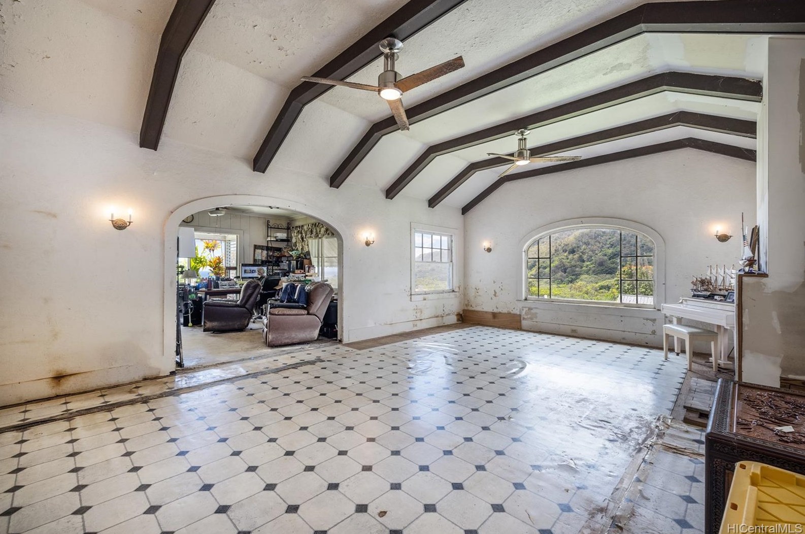 3336 Kahawalu Dr, Honolulu HI  96817-1074 exterior