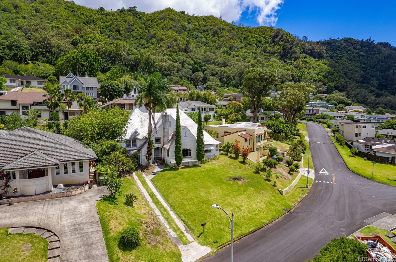 3336 Kahawalu Dr, Honolulu HI  96817-1074 exterior