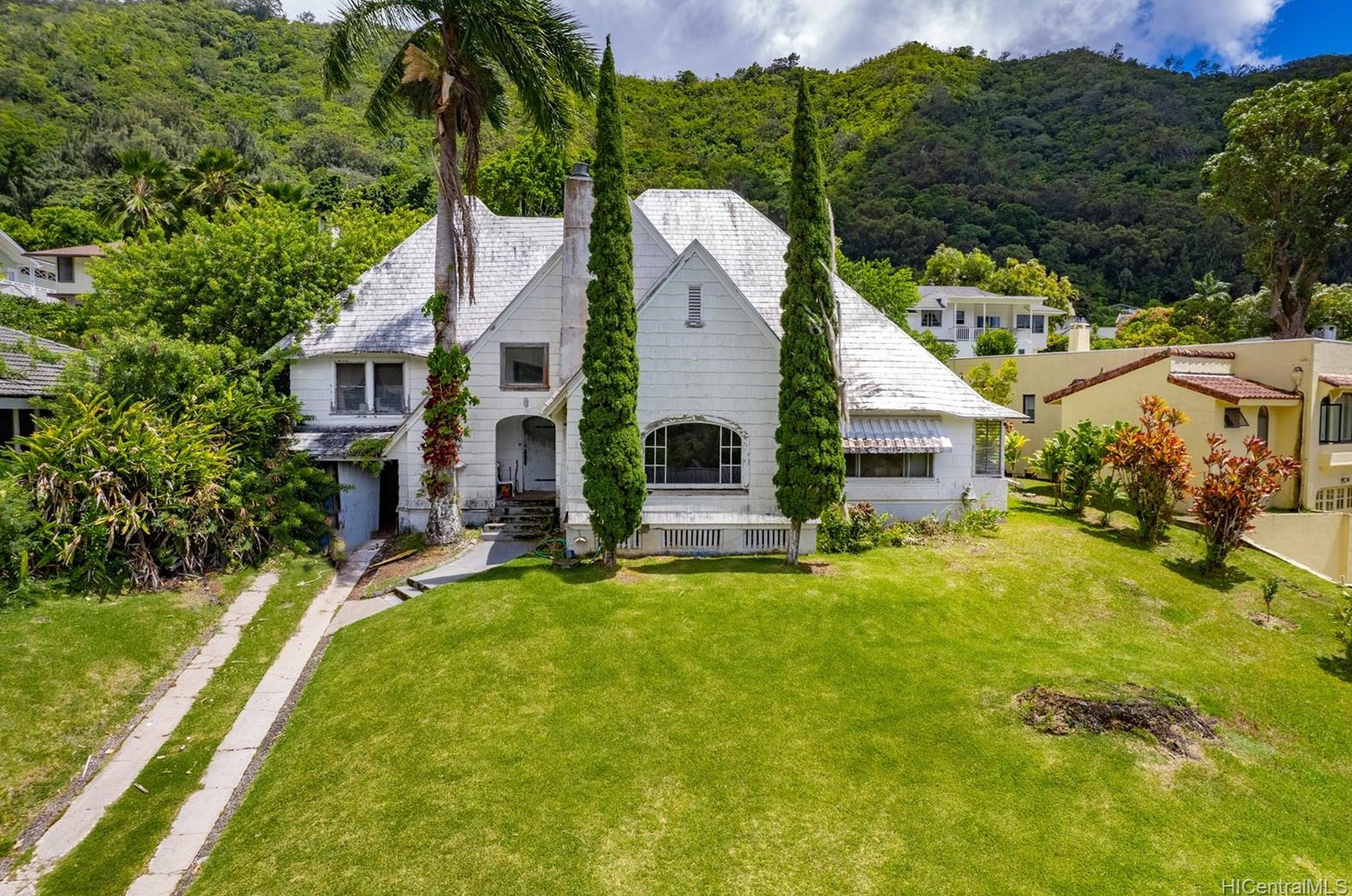 3336 Kahawalu Dr, Honolulu HI  96817-1024 exterior