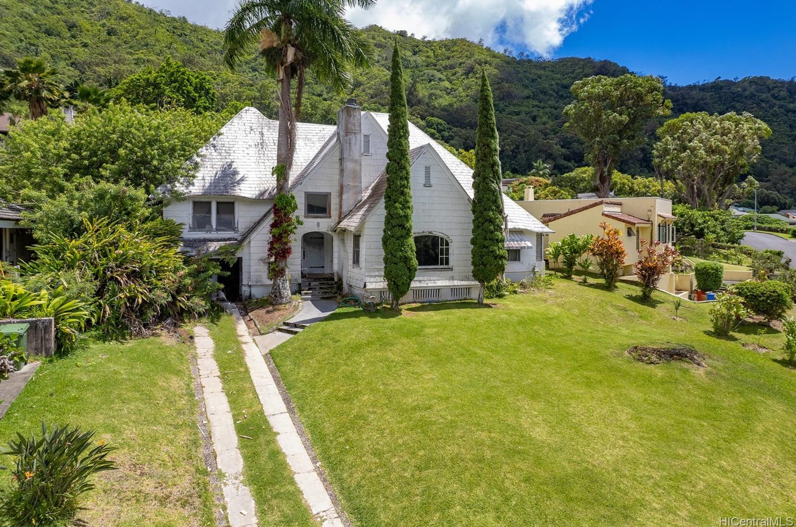 3336 Kahawalu Dr, Honolulu HI  96817-1074 exterior
