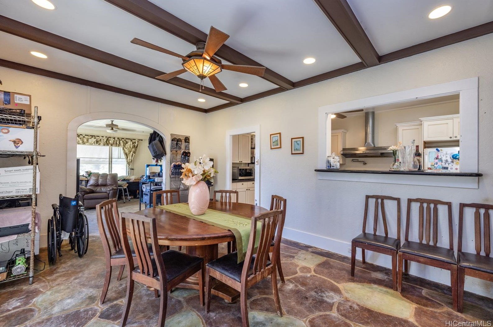 3336 Kahawalu Dr, Honolulu HI  96817-1074 exterior