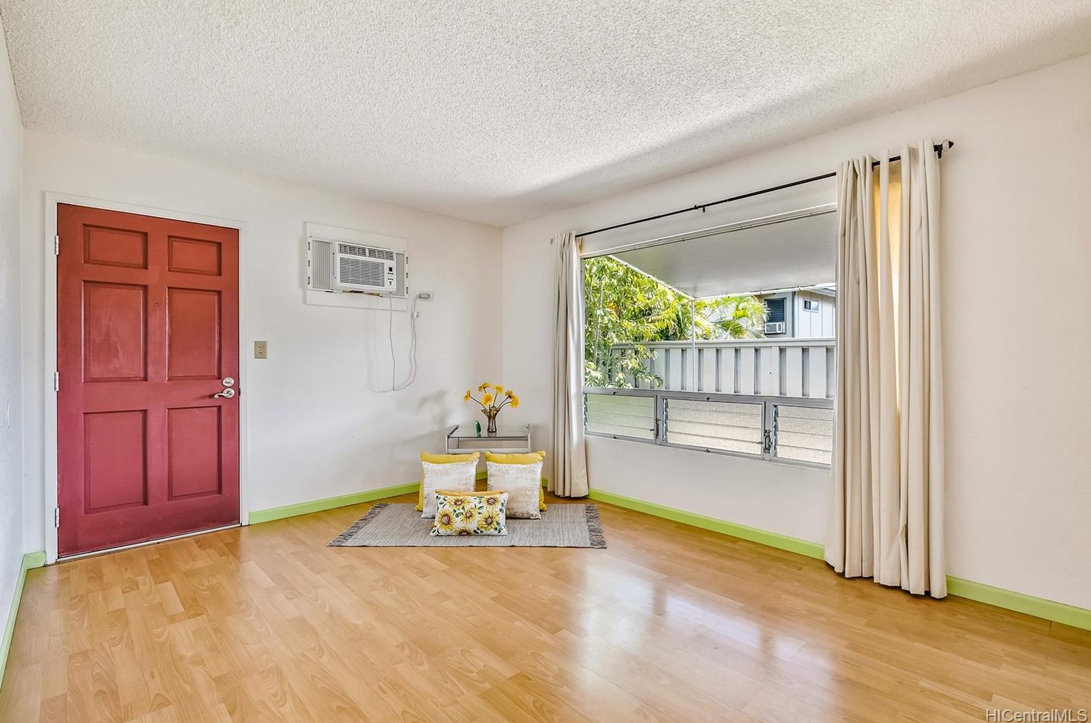 94-1183 Nanilihilihi St, Waipahu, HI 96797