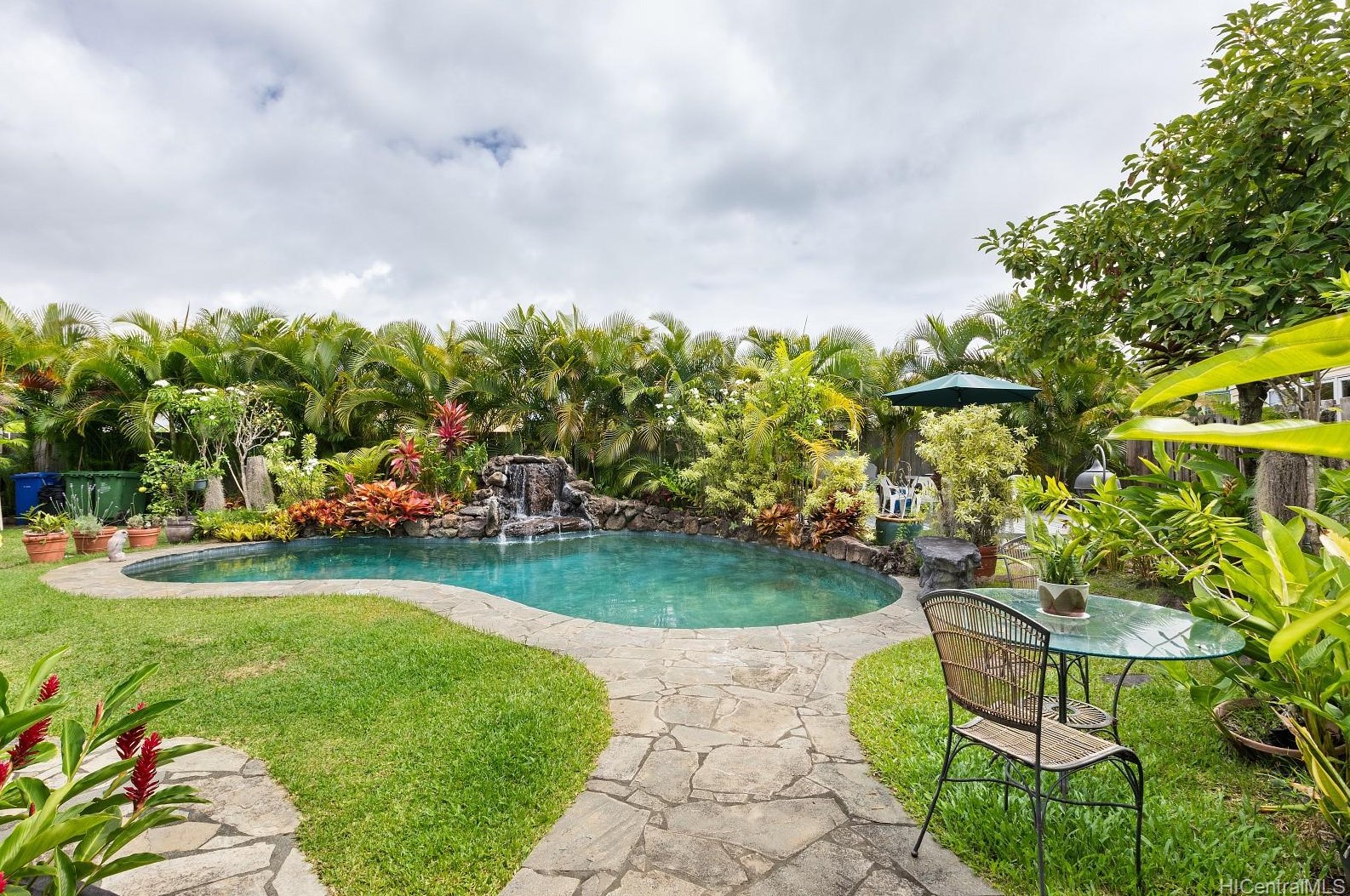 1189 Akamai St, Kailua, HI 96734-4034