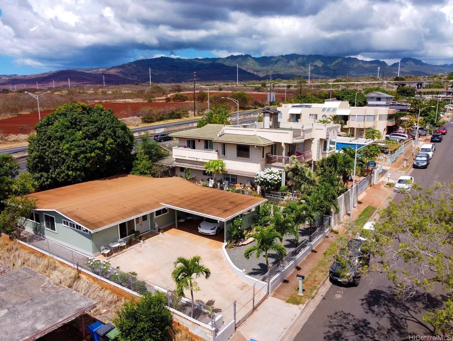 94366 Kipou St, Waipahu, HI 96797-1324