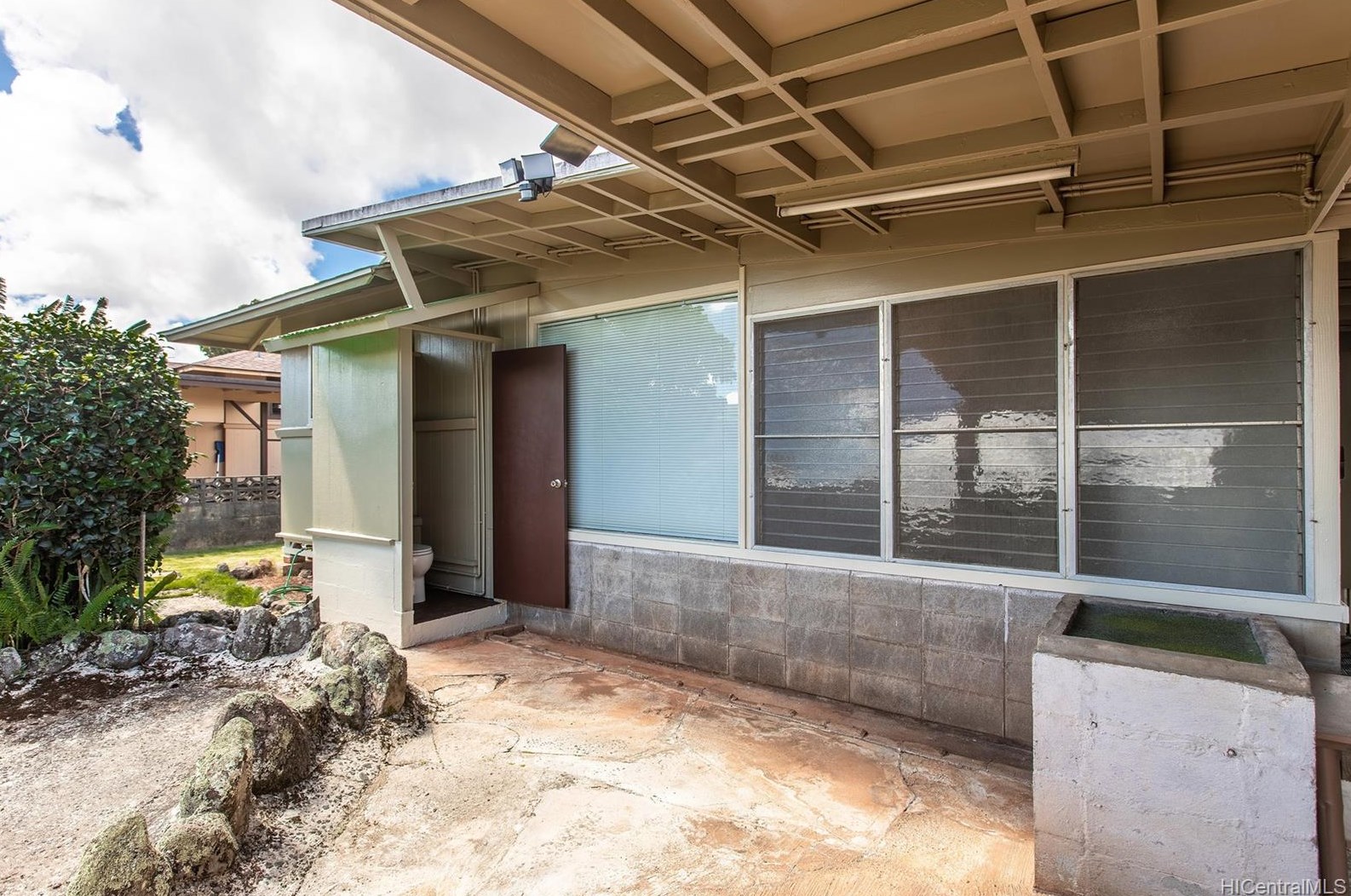 465 Iliwai Dr, Wahiawa, HI 96786-2310