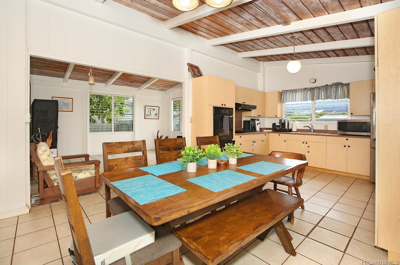 713 Keolu Dr, Kailua, HI 96734-3507