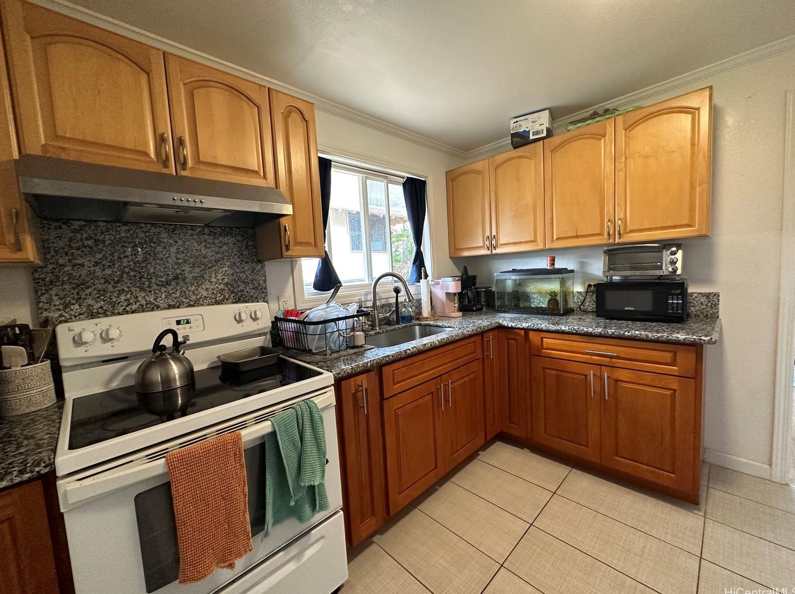 3817 Kaimuki Ave, Honolulu HI  96816-4150 exterior