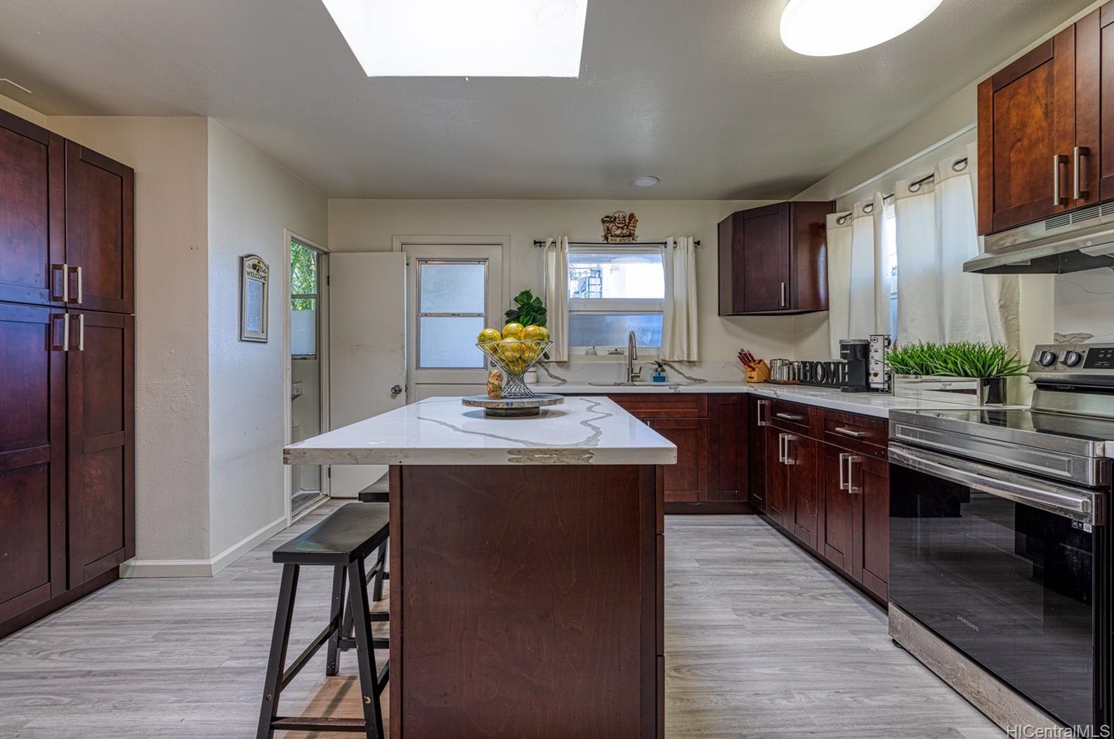 99-821 Halawa Heights Rd, Aiea, HI 96701