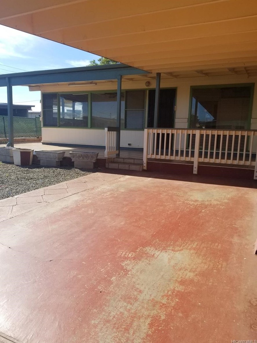 94356 Ikepono St, Waipahu, HI 96797-1615