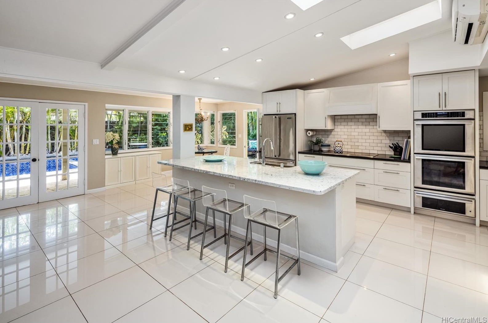 230 Aikane St, Kailua, HI 96734-1603