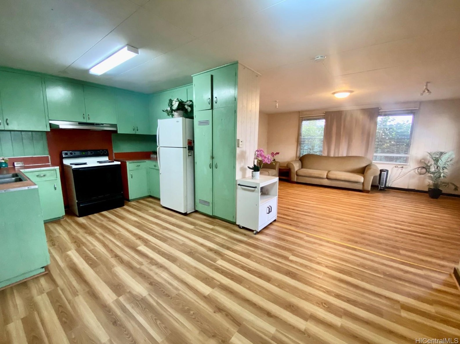 604 Hoomalu St, Pearl City HI 96782-2708 exterior