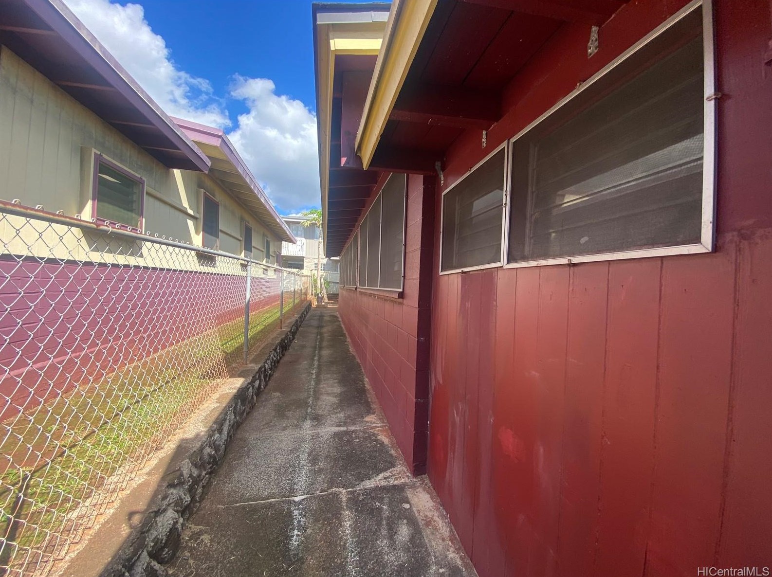 604 Hoomalu St, Pearl City HI 96782-2708 exterior