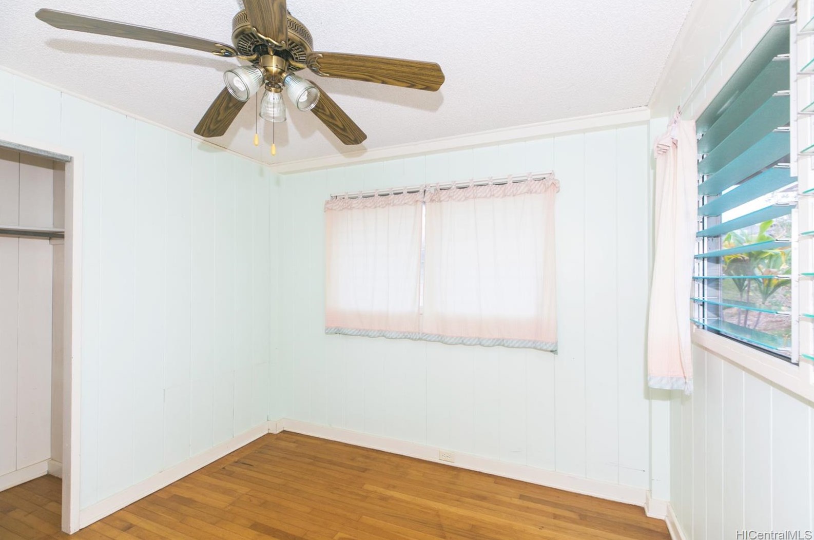 1086 Kaweloka St, Pearl City HI 96782-2082 exterior