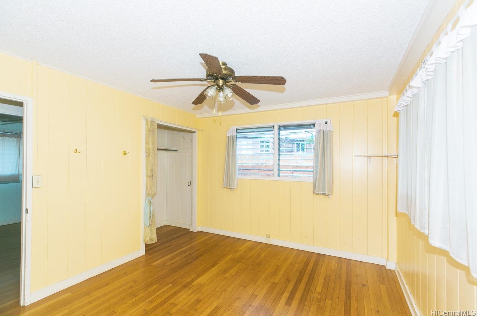 1086 Kaweloka St, Pearl City HI 96782-2082 exterior