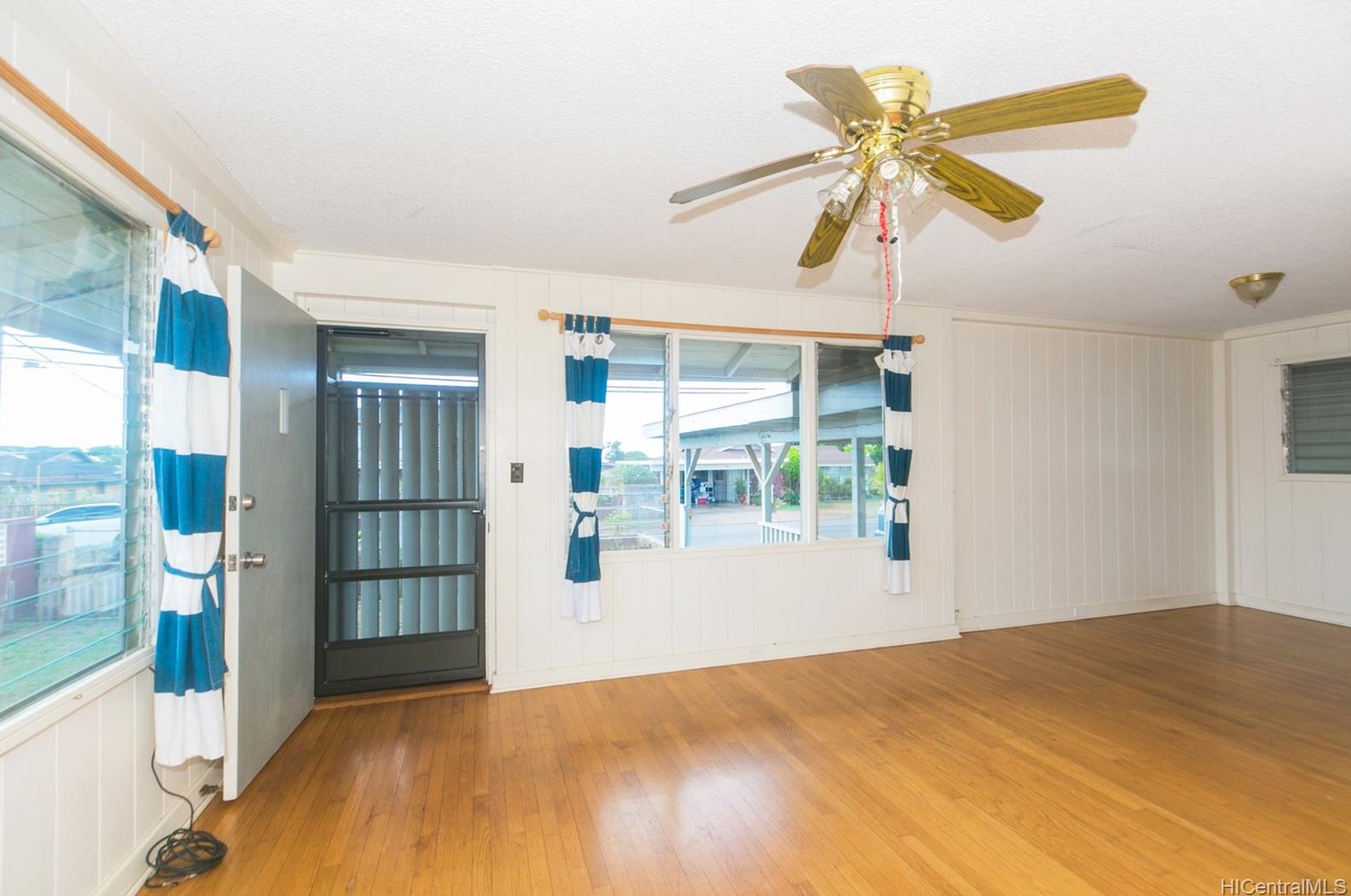 1086 Kaweloka St, Pearl City HI 96782-2082 exterior