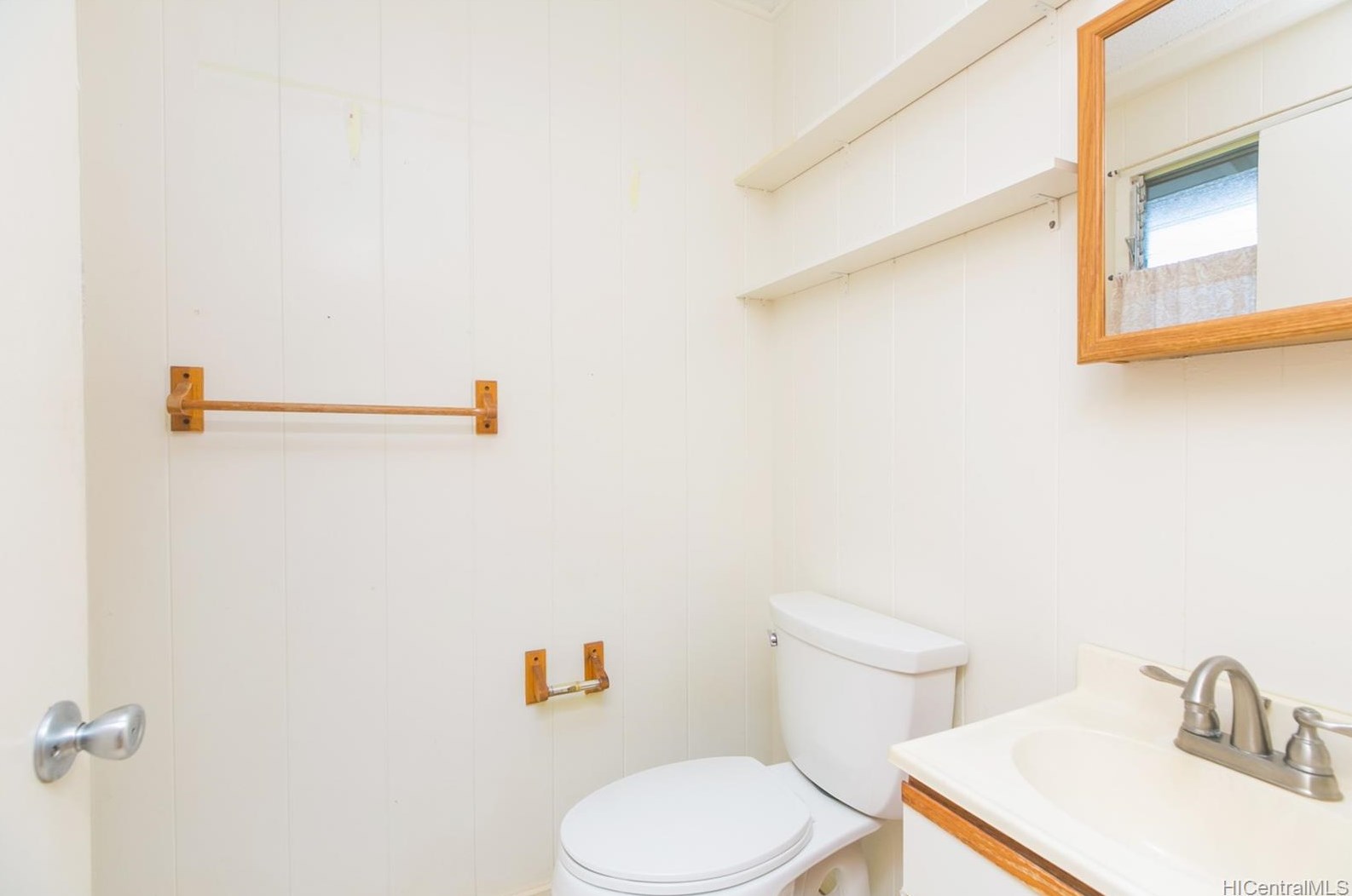 1086 Kaweloka St, Pearl City HI 96782-2082 exterior