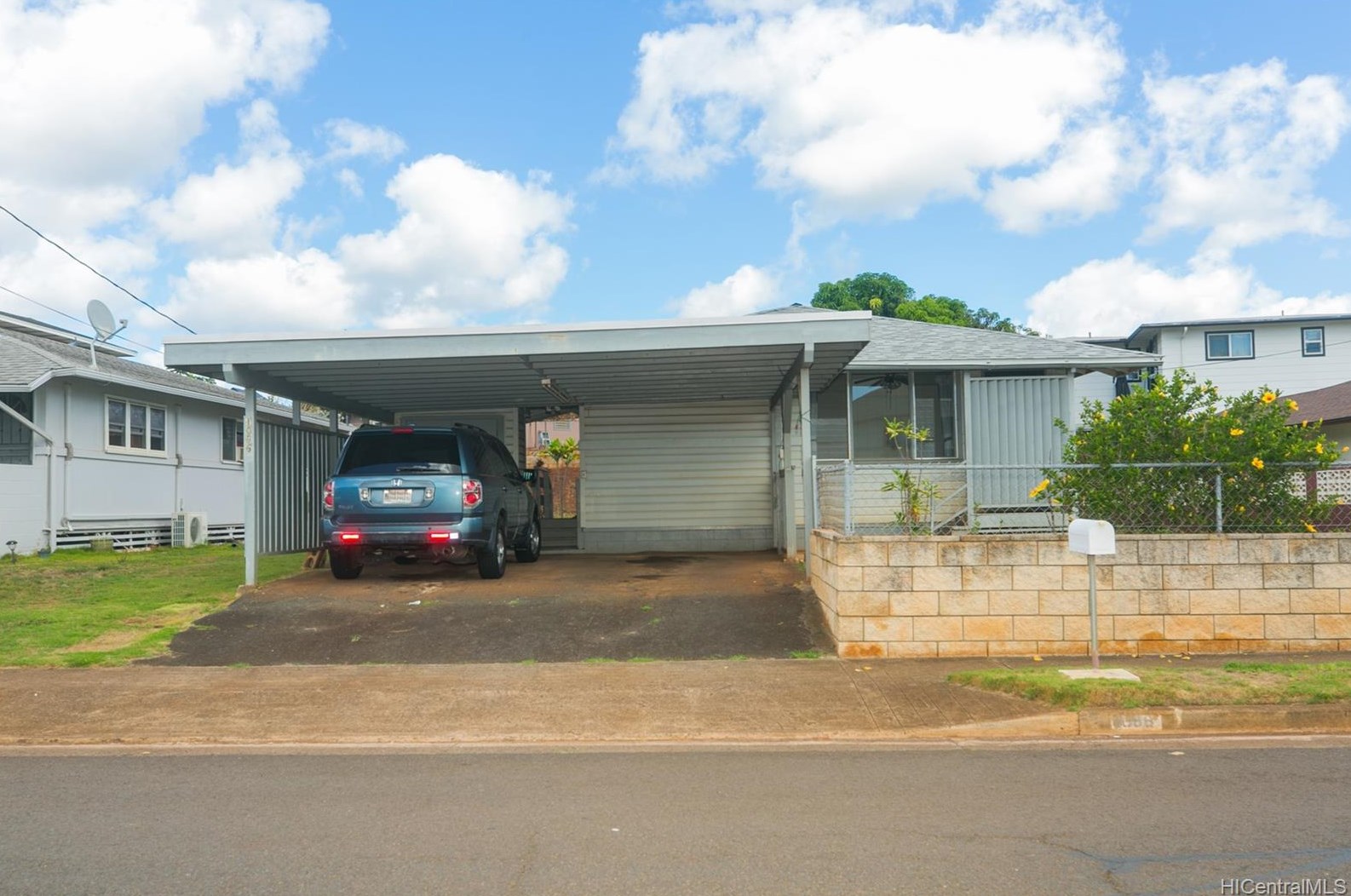 1086 Kaweloka St, Pearl City, HI 96782-2084
