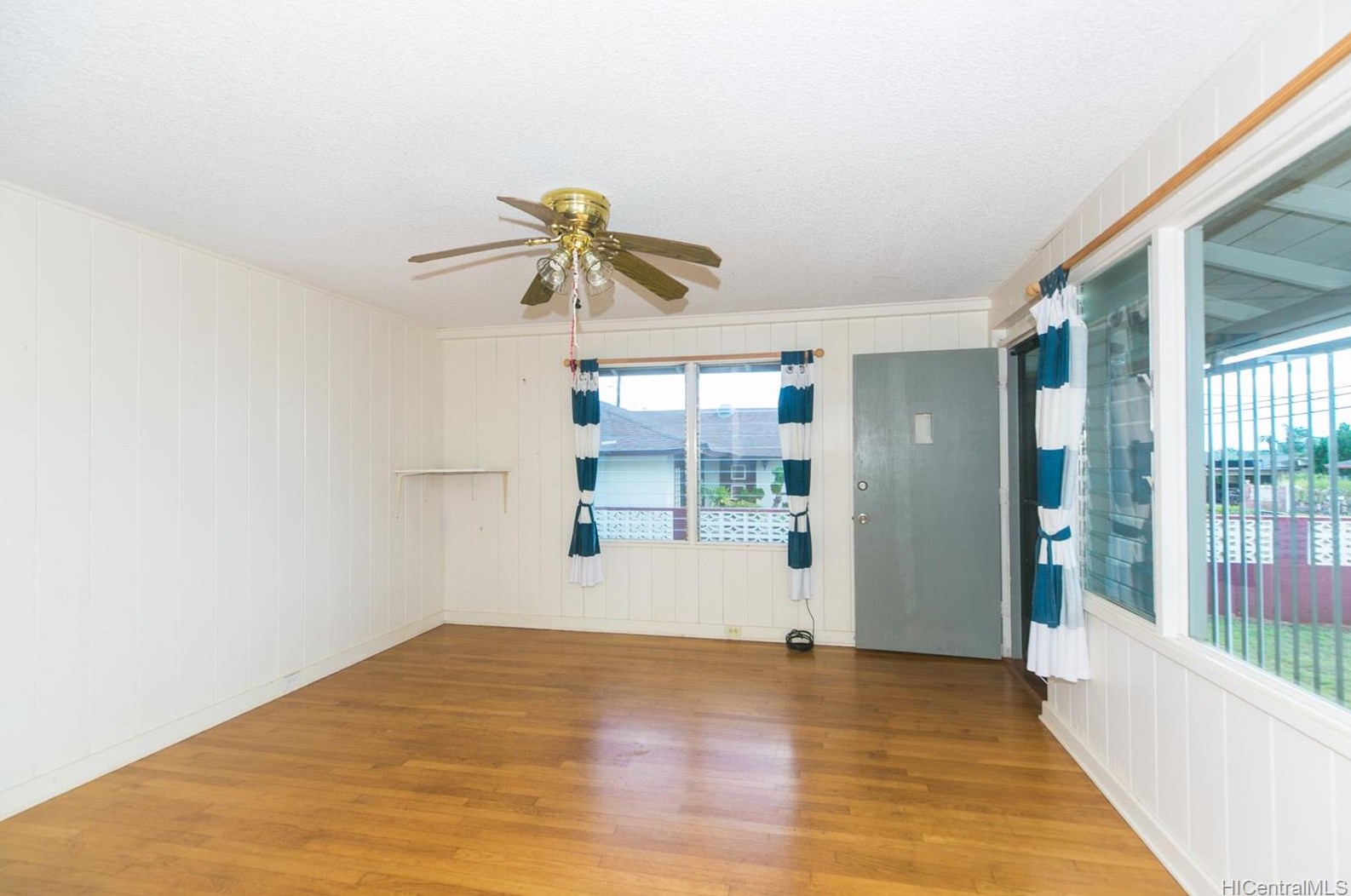 1086 Kaweloka St, Pearl City HI 96782-2082 exterior