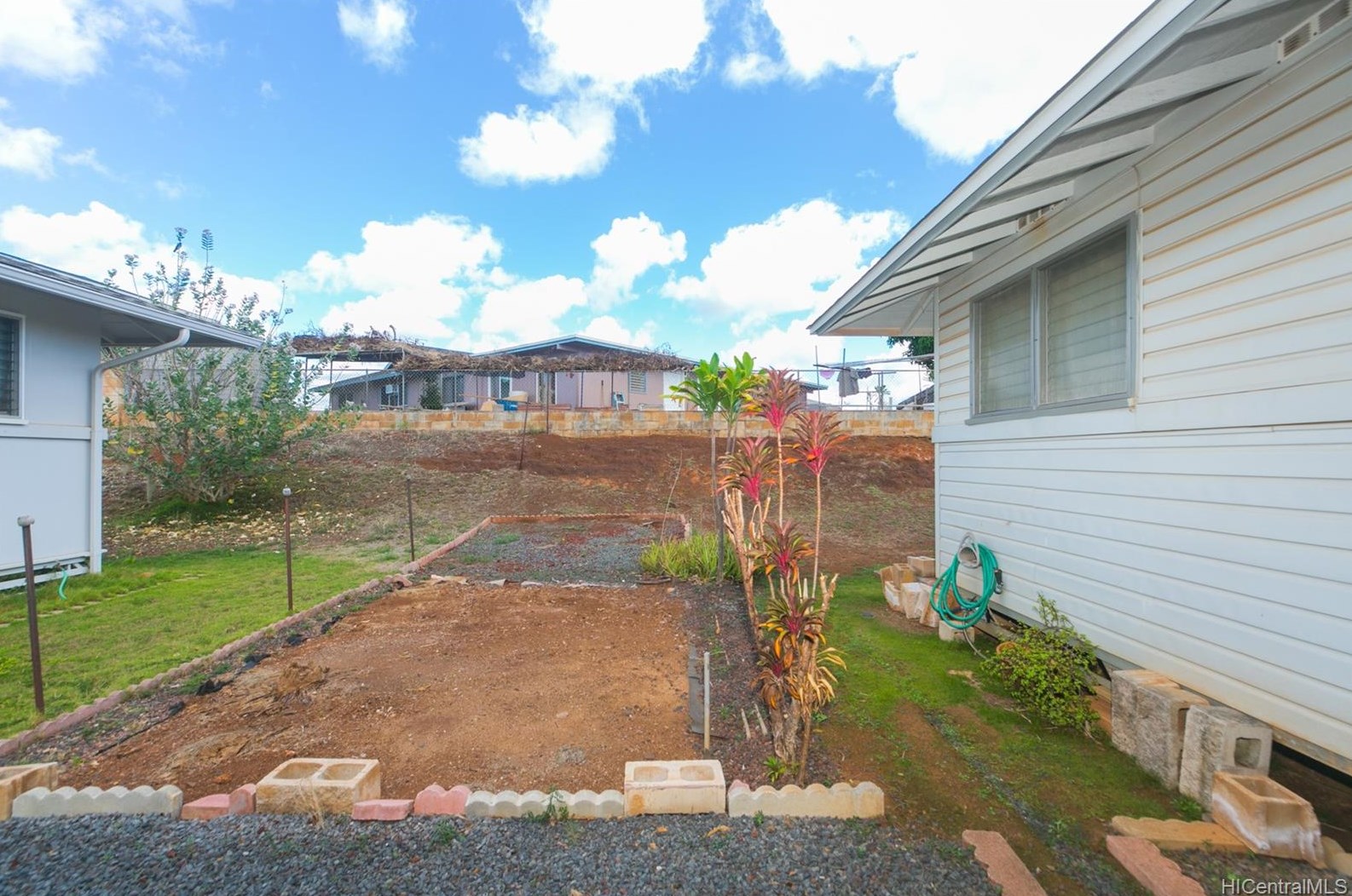 1086 Kaweloka St, Pearl City HI 96782-2082 exterior