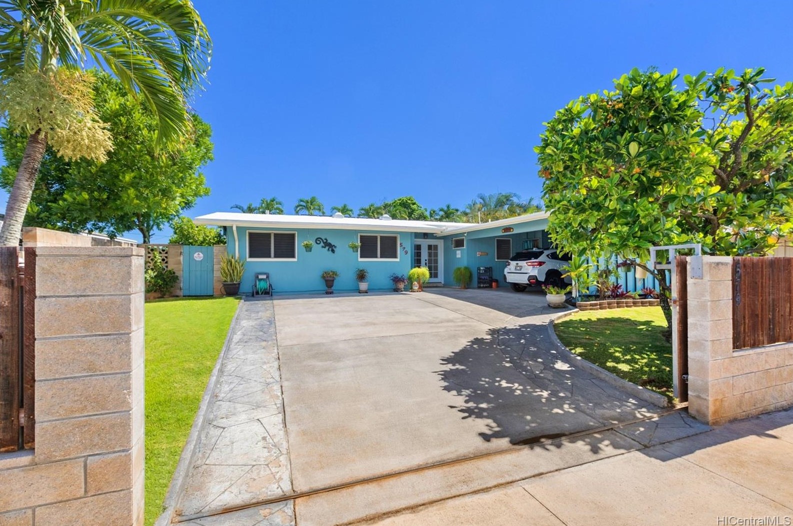 579 Wanaao Rd, Kailua, HI 96734-3554