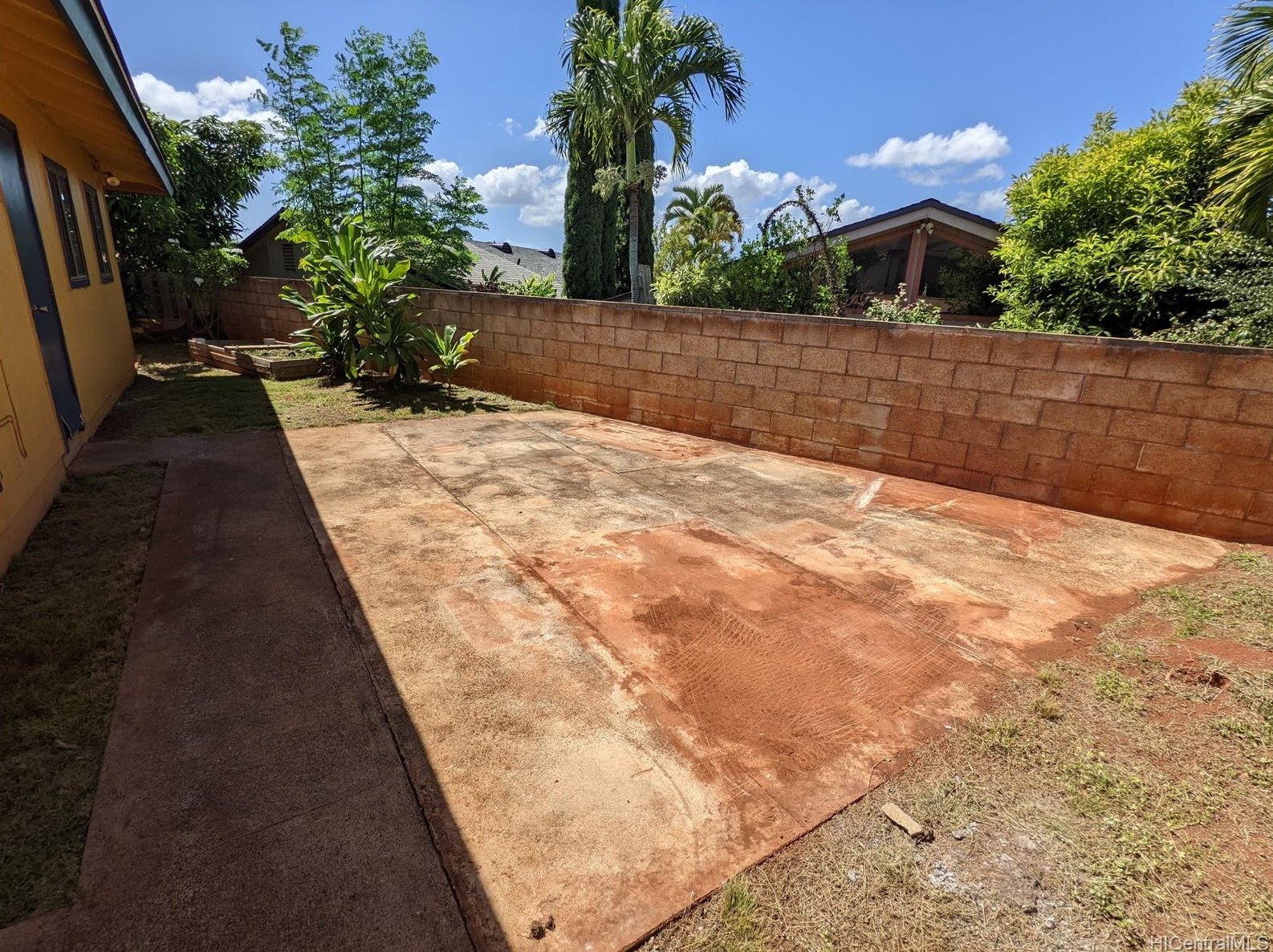 94-778 Nolupe St, Waipahu, HI 96797-1278