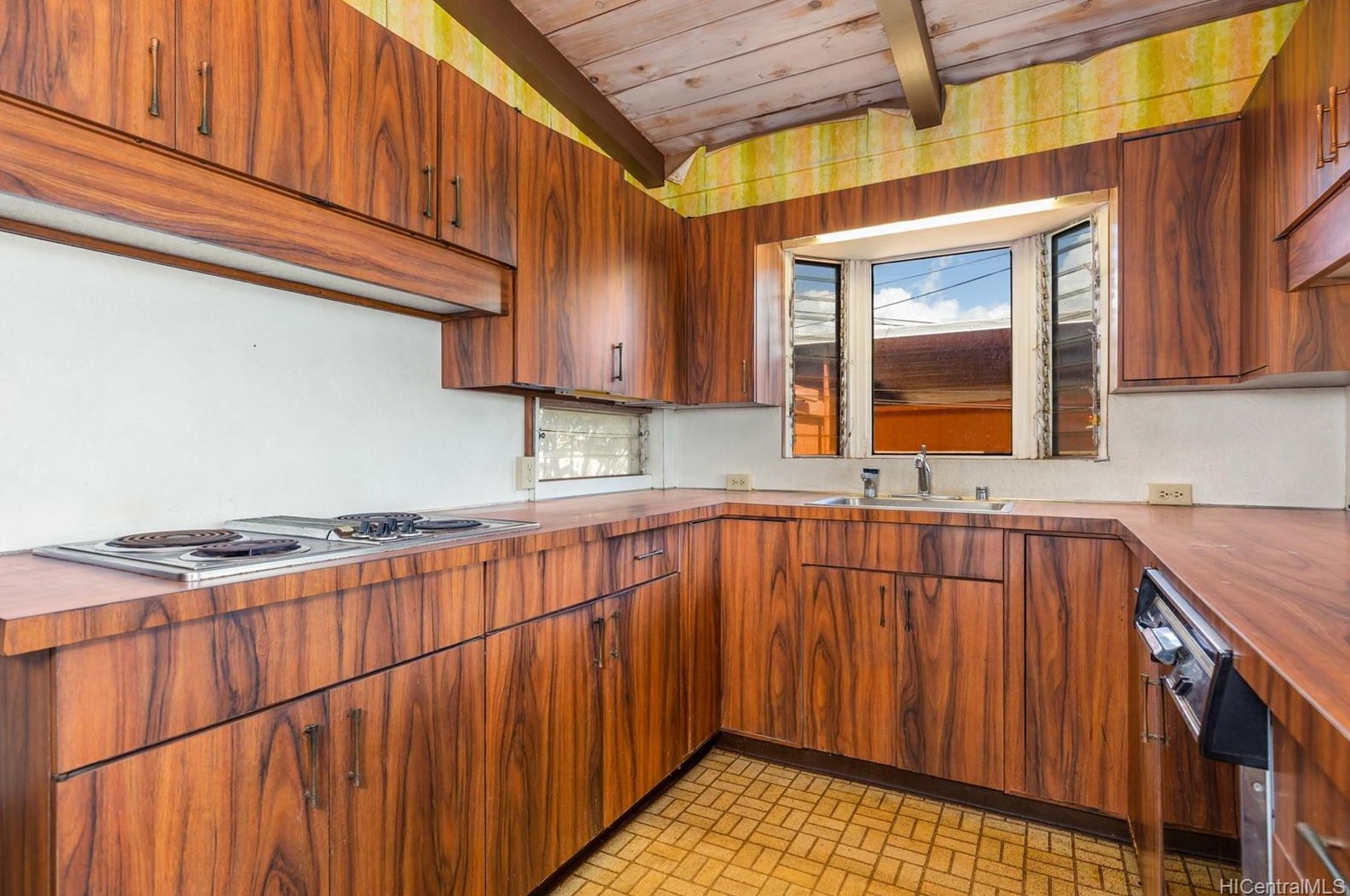 723 Hoomalimali St, Pearl City, HI 96782-2153