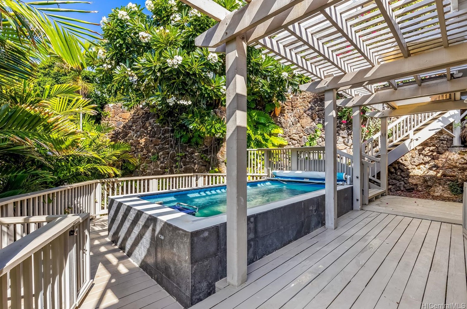 4221 Kaikoo Pl, Honolulu HI  96816-4823 exterior