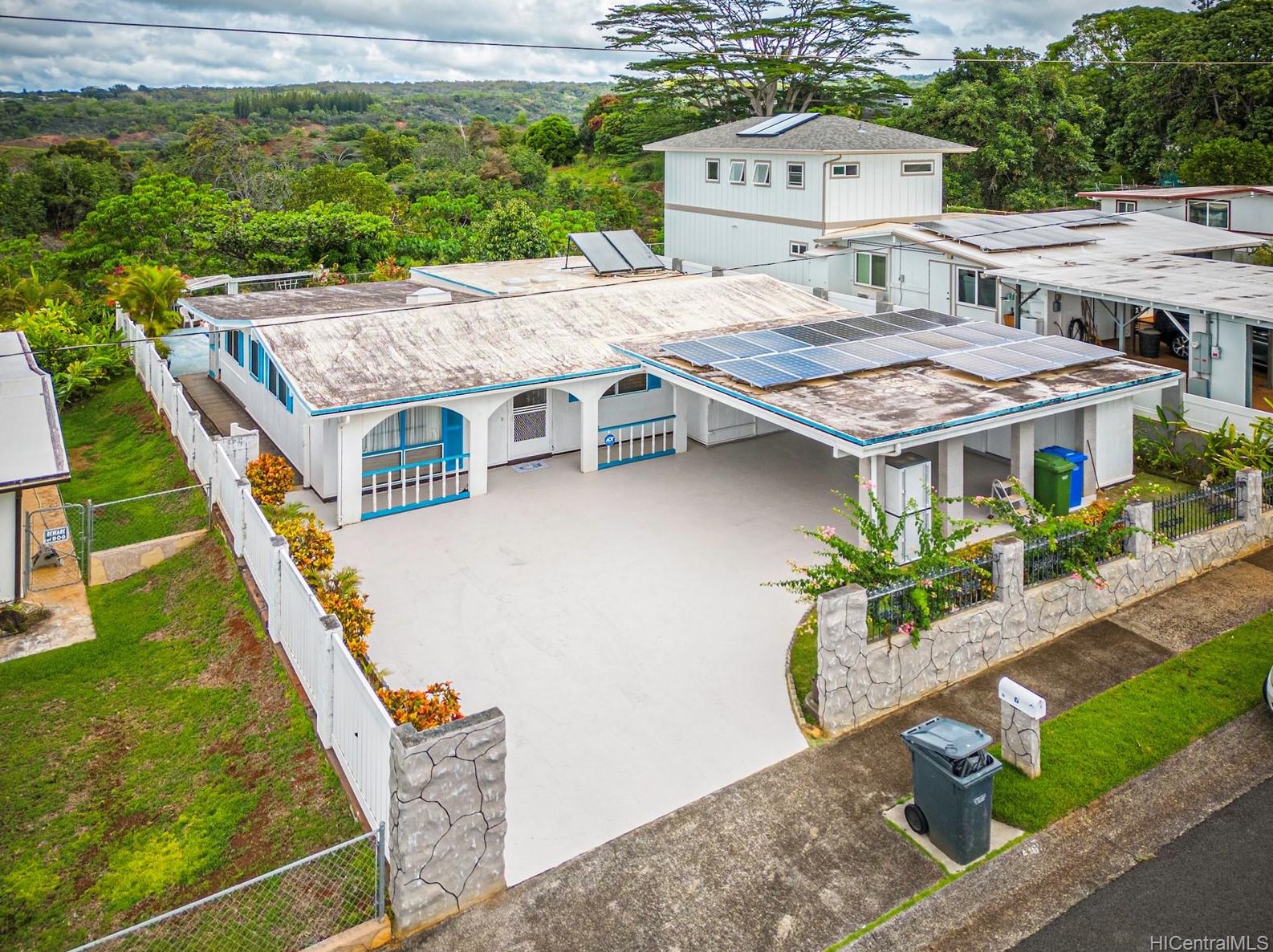 2306 Komo Mai Dr, Pearl City, HI 96782-1052
