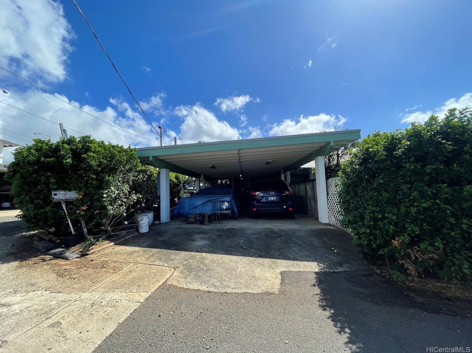 1221 Farr Ln, Honolulu HI  96819-3489 exterior