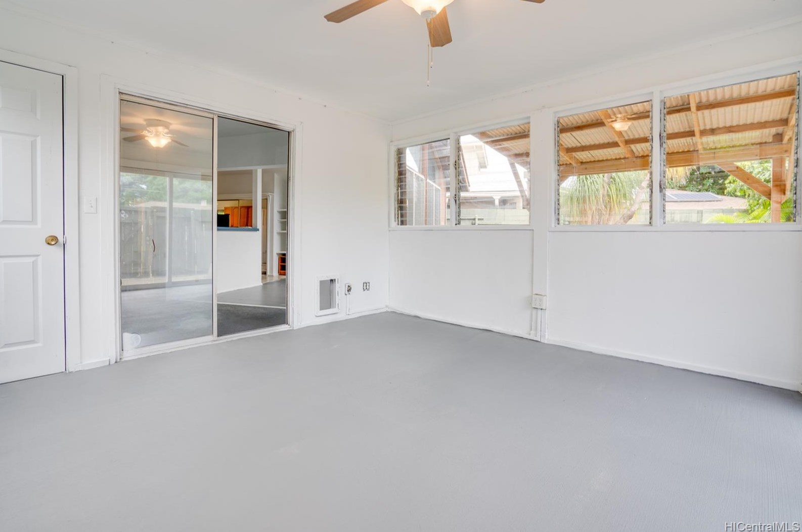654 Kaiemi St, Kailua, HI 96734-2015