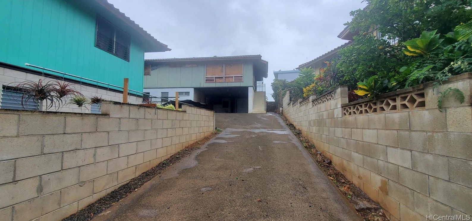 94-043 Waikele Loop, Waipahu HI  96797-2640 exterior