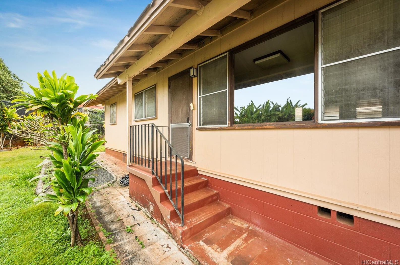 62 Nanea Ave, Wahiawa, HI 96786