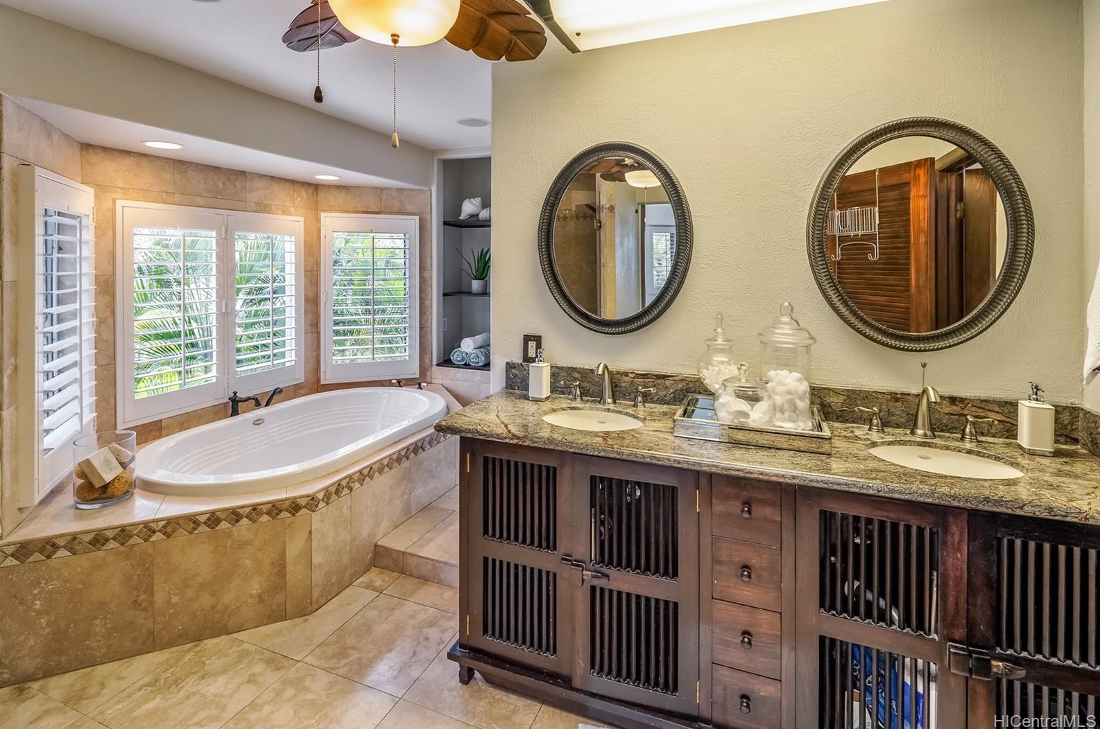 1279 Aulepe St, Kailua HI  96734-4102 exterior