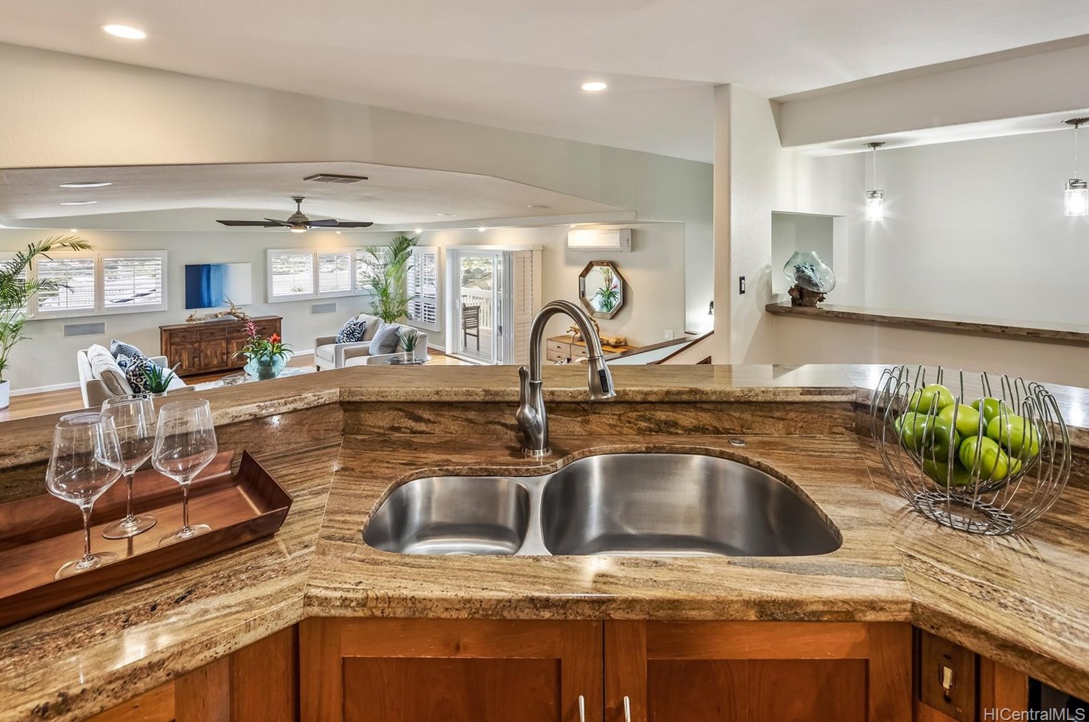 1279 Aulepe St, Kailua HI  96734-4102 exterior