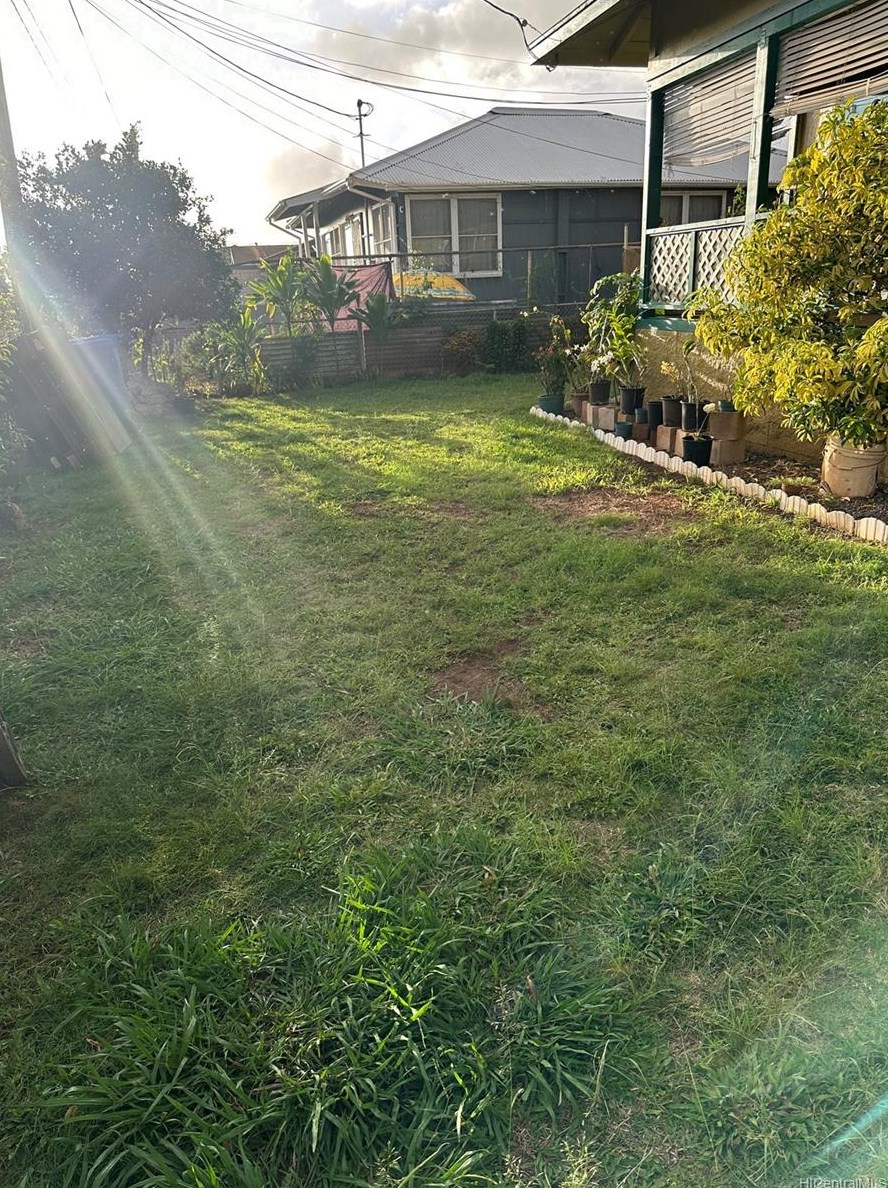 1047 Ehoeho Ave, Wahiawa, HI 96786-1209