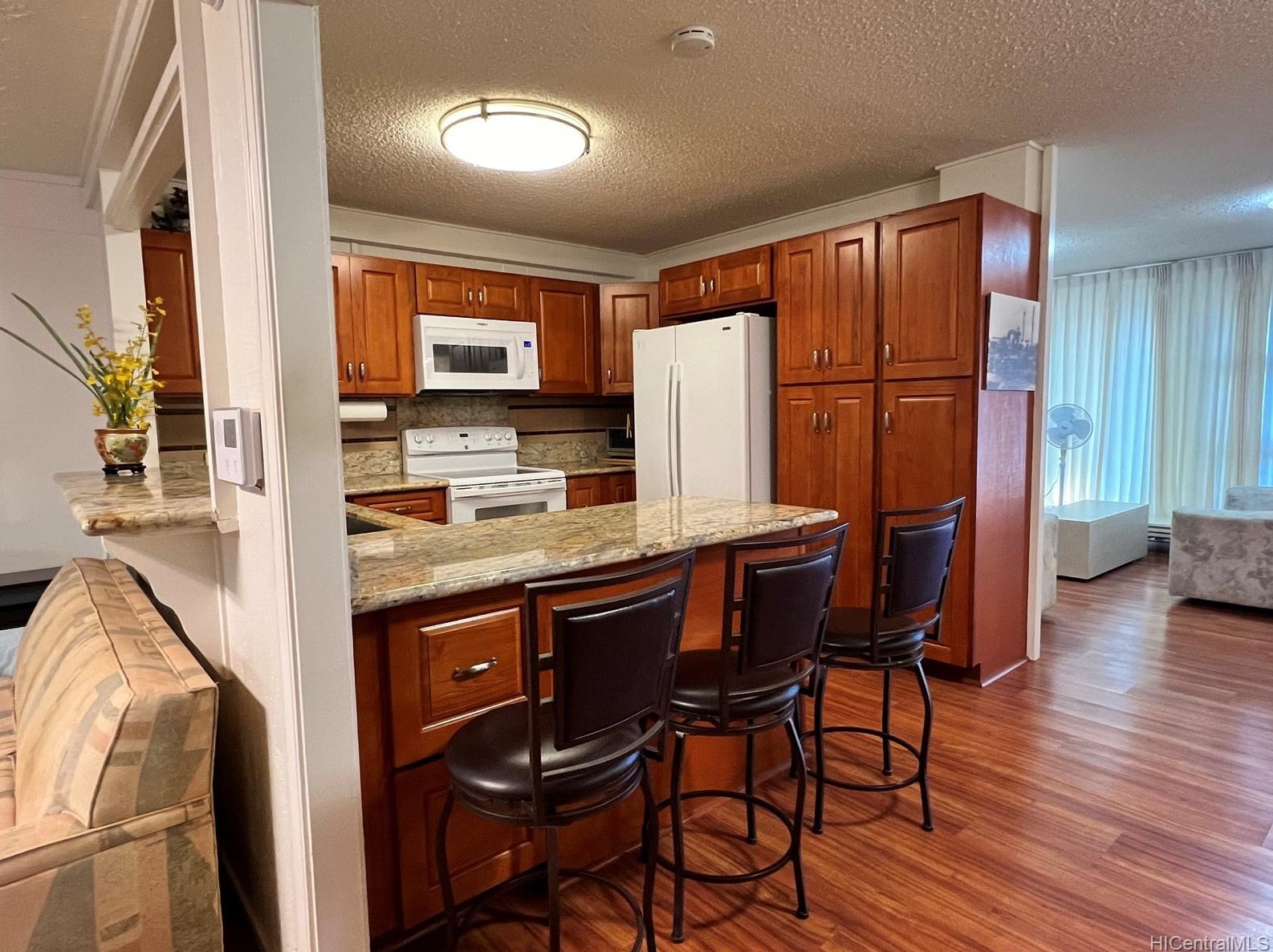 1746 Palamoi St, Pearl City, HI 96782-1560