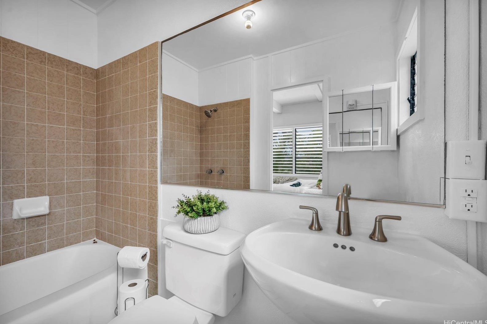 4305 Kaikoo Pl, Honolulu HI  96816-4825 exterior