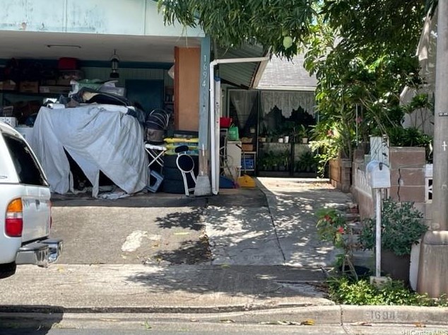 1694 Palamoi St, Pearl City, HI 96782-1556