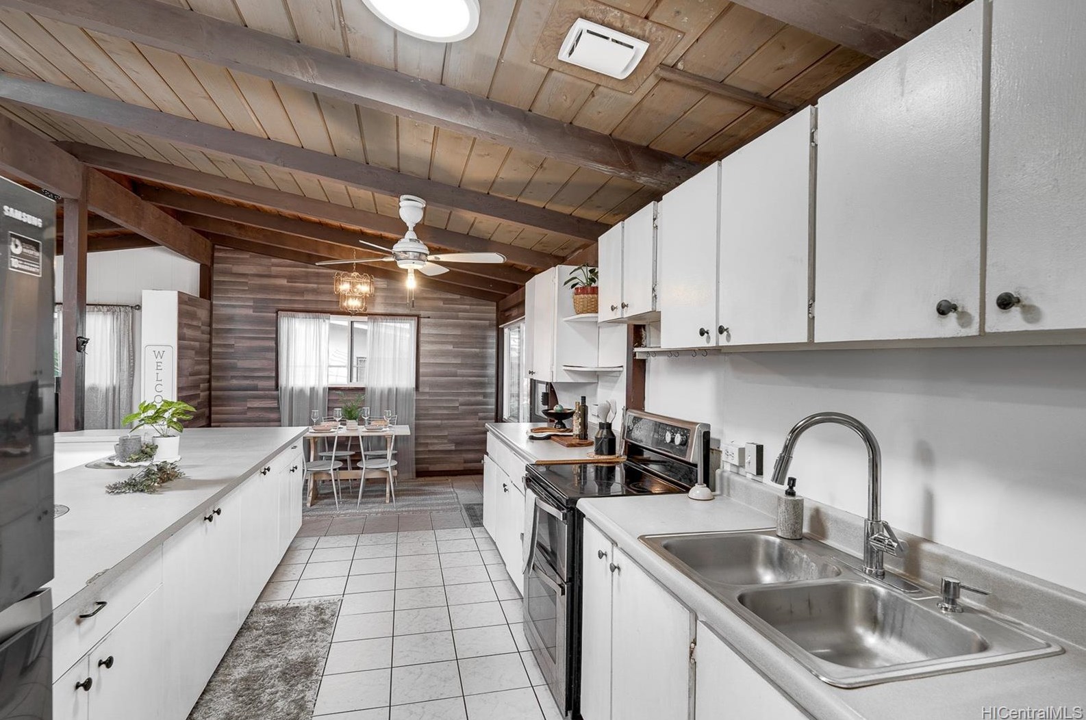 2349 Akalakala St, Pearl City, HI 96782