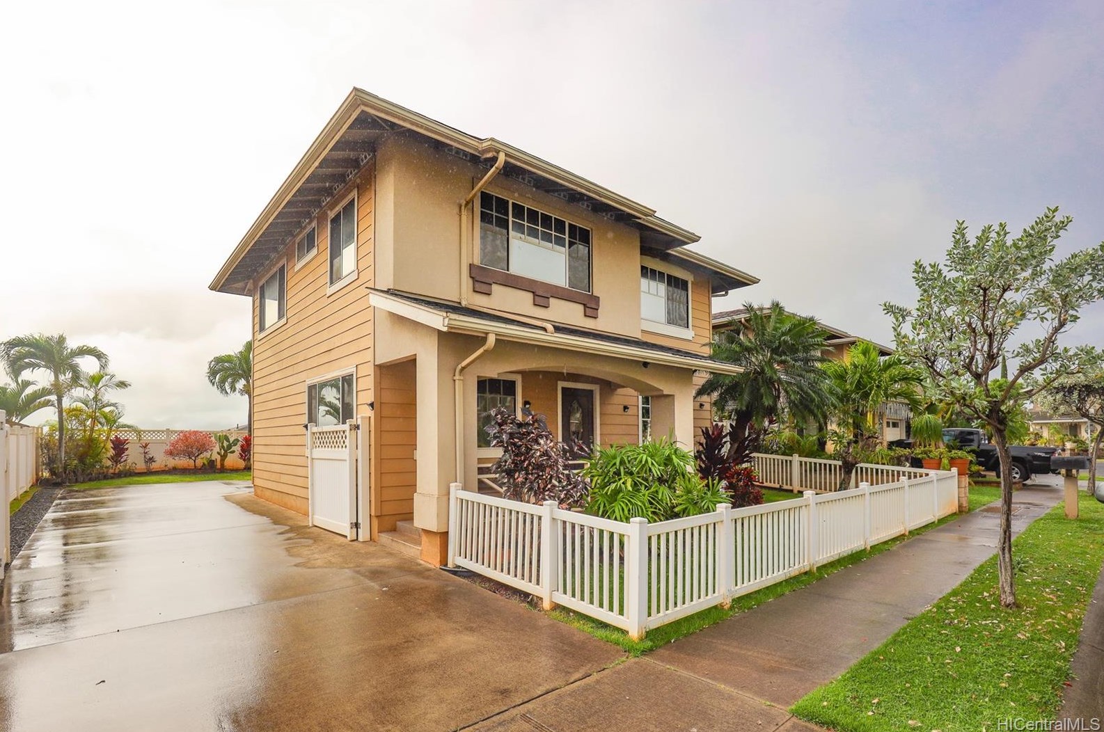 94-1017 Halekapio St, Waipahu, HI 96797-2715