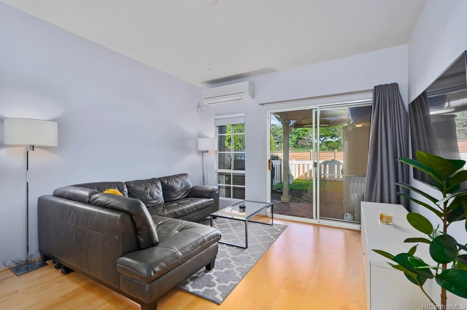 94-702 Lumiauau St, Waipahu, HI 96797-3961