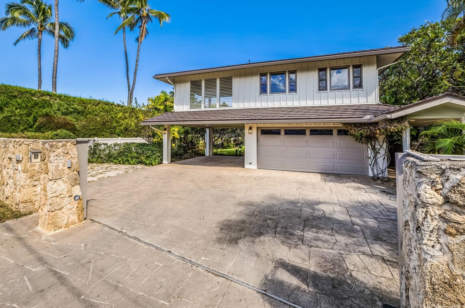 952 Mokulua Dr, Kailua, HI 96734