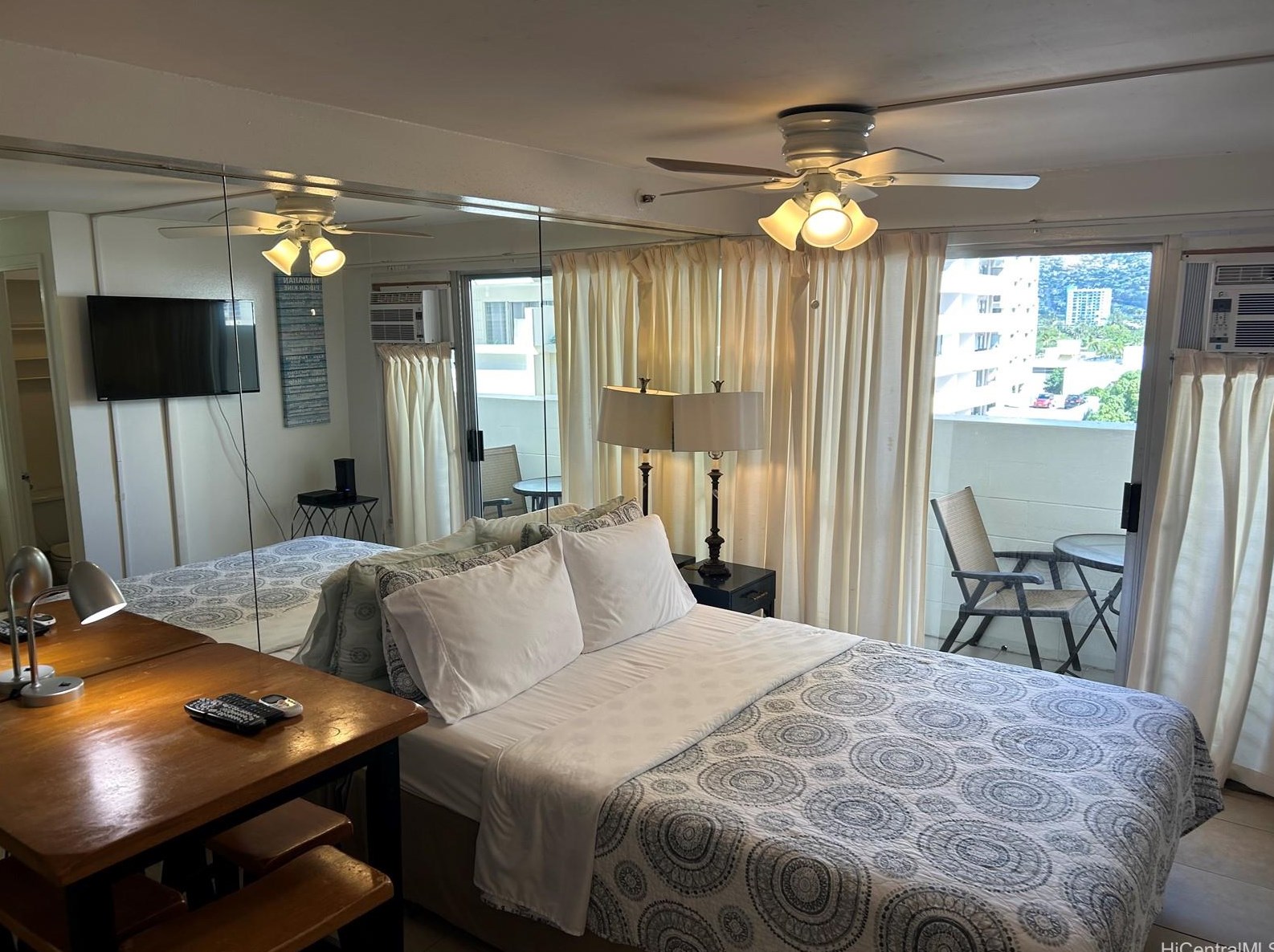 2450 Prince Edward St #907a, Honolulu, HI 96815