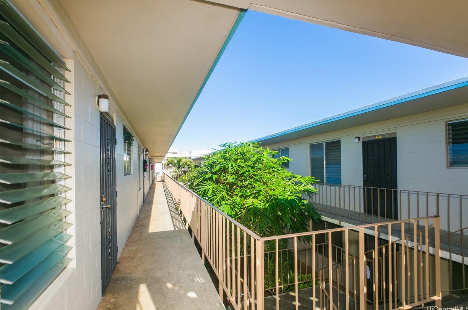 94-245 Leowahine St, Waipahu HI  exterior